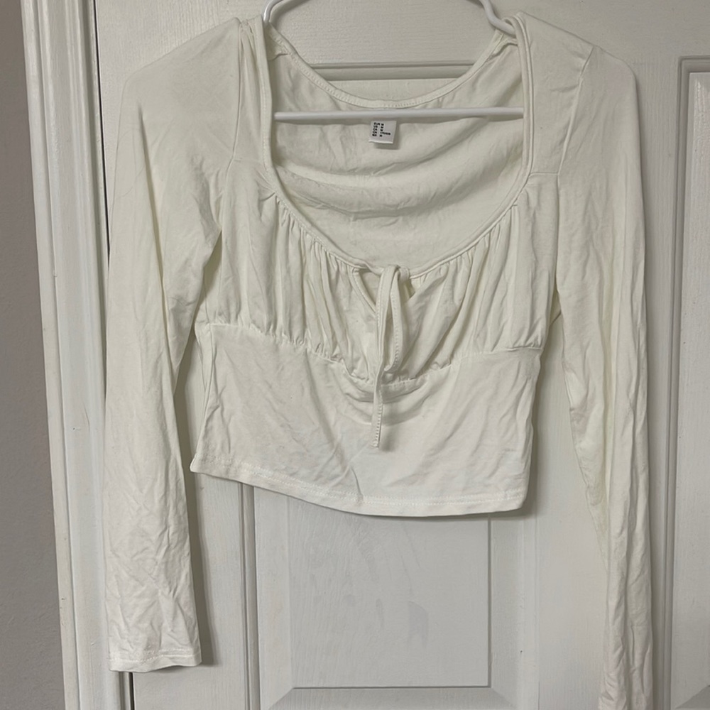 White long sleeved crop top